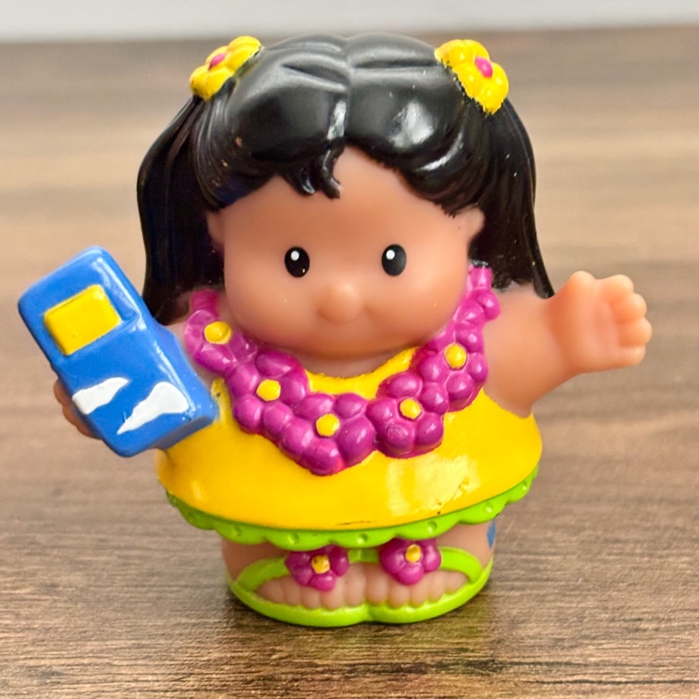 Fisher Price Little People Hawaiian Vacation Mia Girl Blue Phone Toy Figure 2008